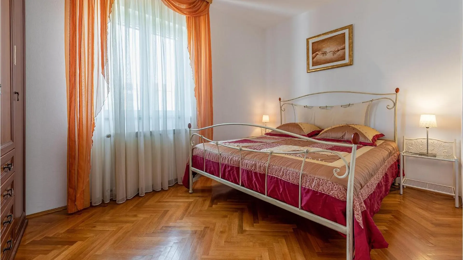 2 Bedroom Beautiful Apartment In 자다르