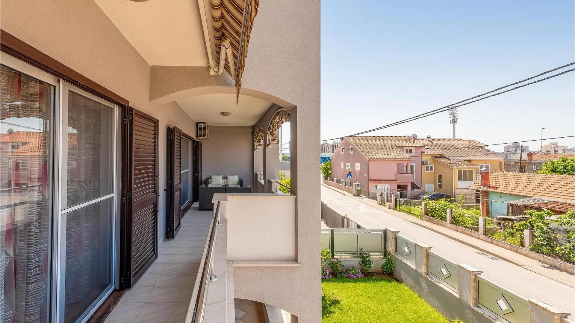2 Bedroom Beautiful Apartment In 자다르