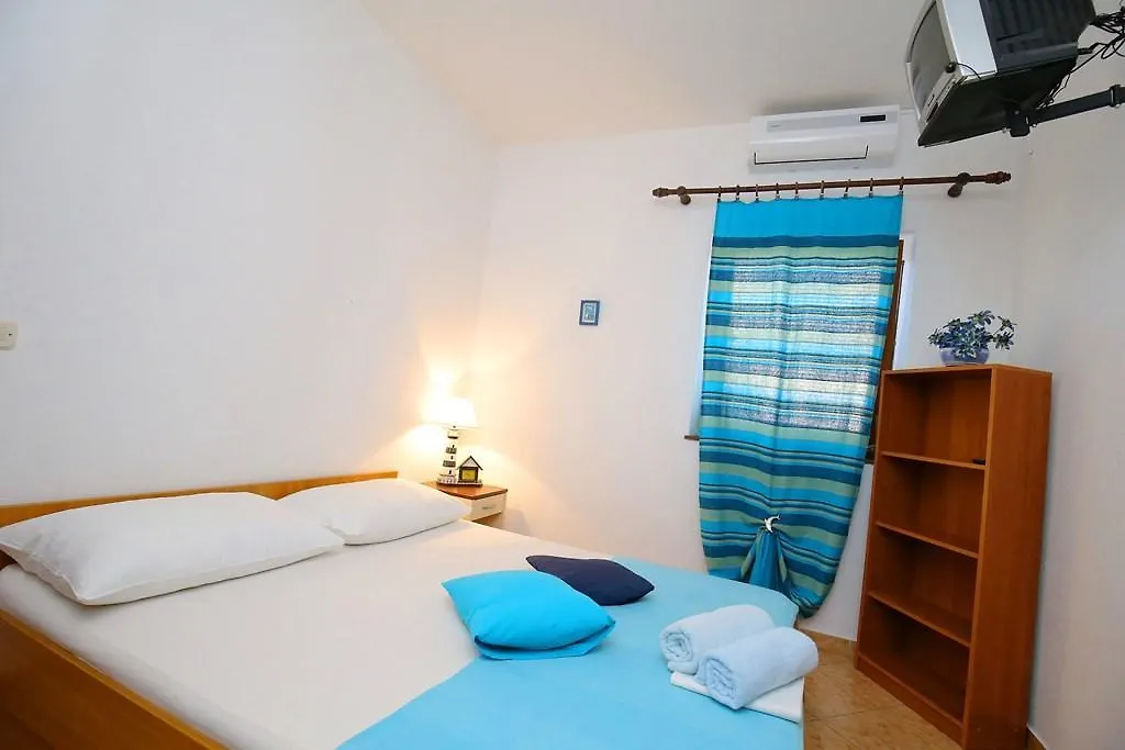 2 Bedroom Beautiful Apartment In 자다르